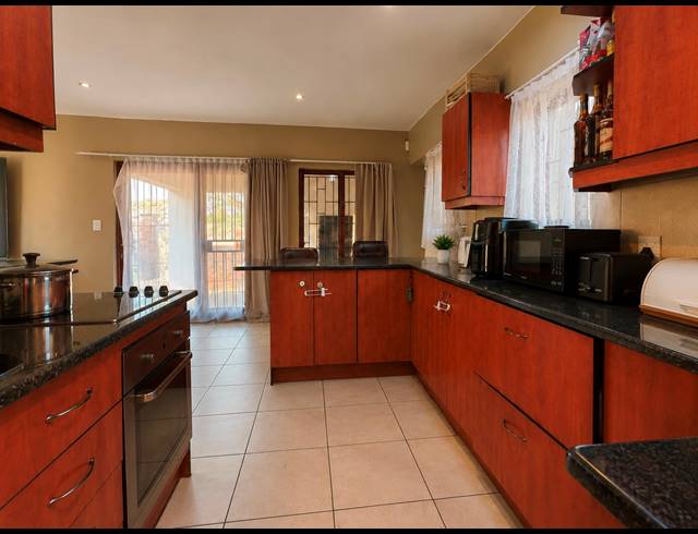 3 BEDROOM HOUSE FOR SALE IN MONAVONI
